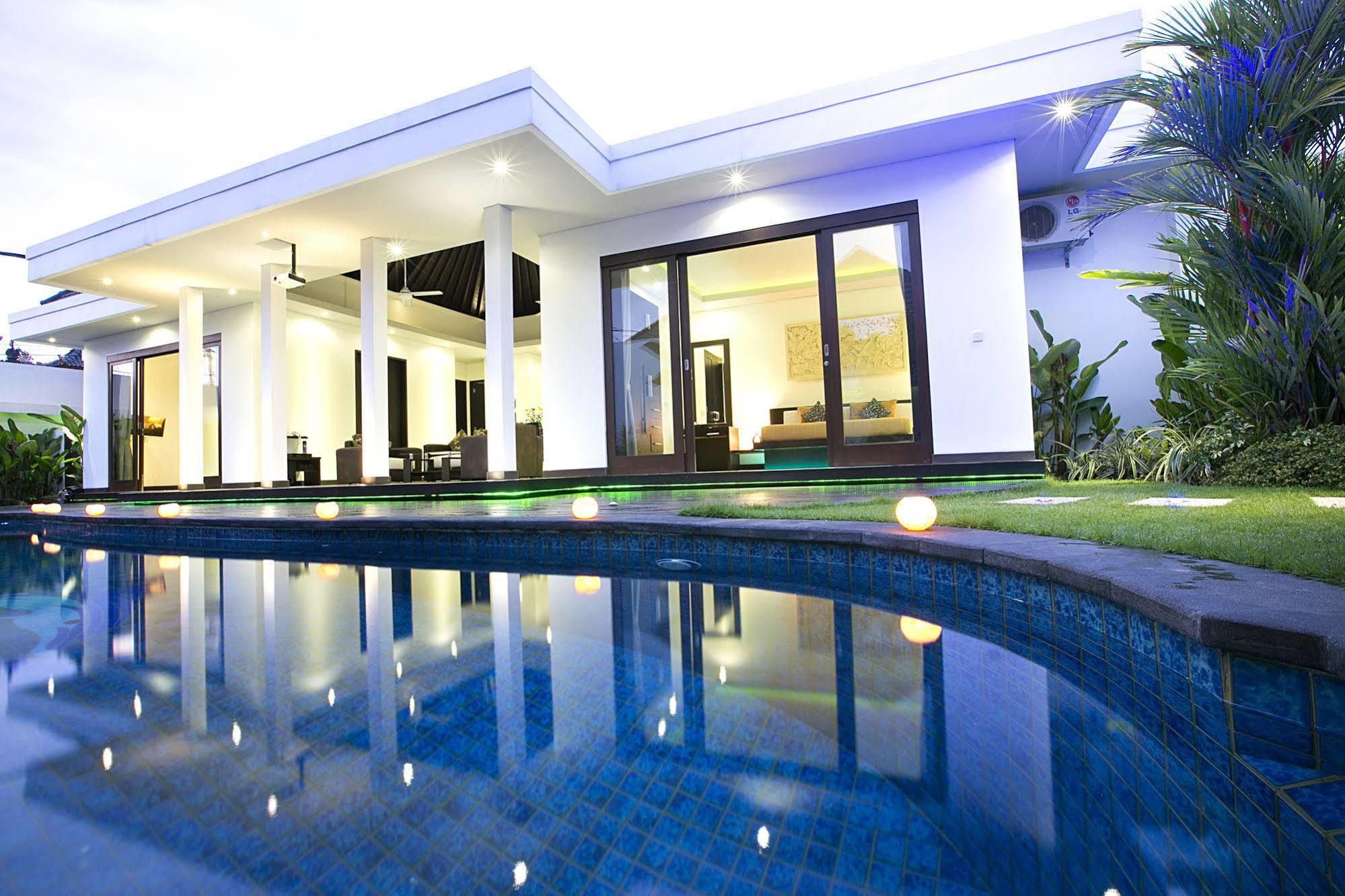 D&G Villas Nusa Dua  Buitenkant foto