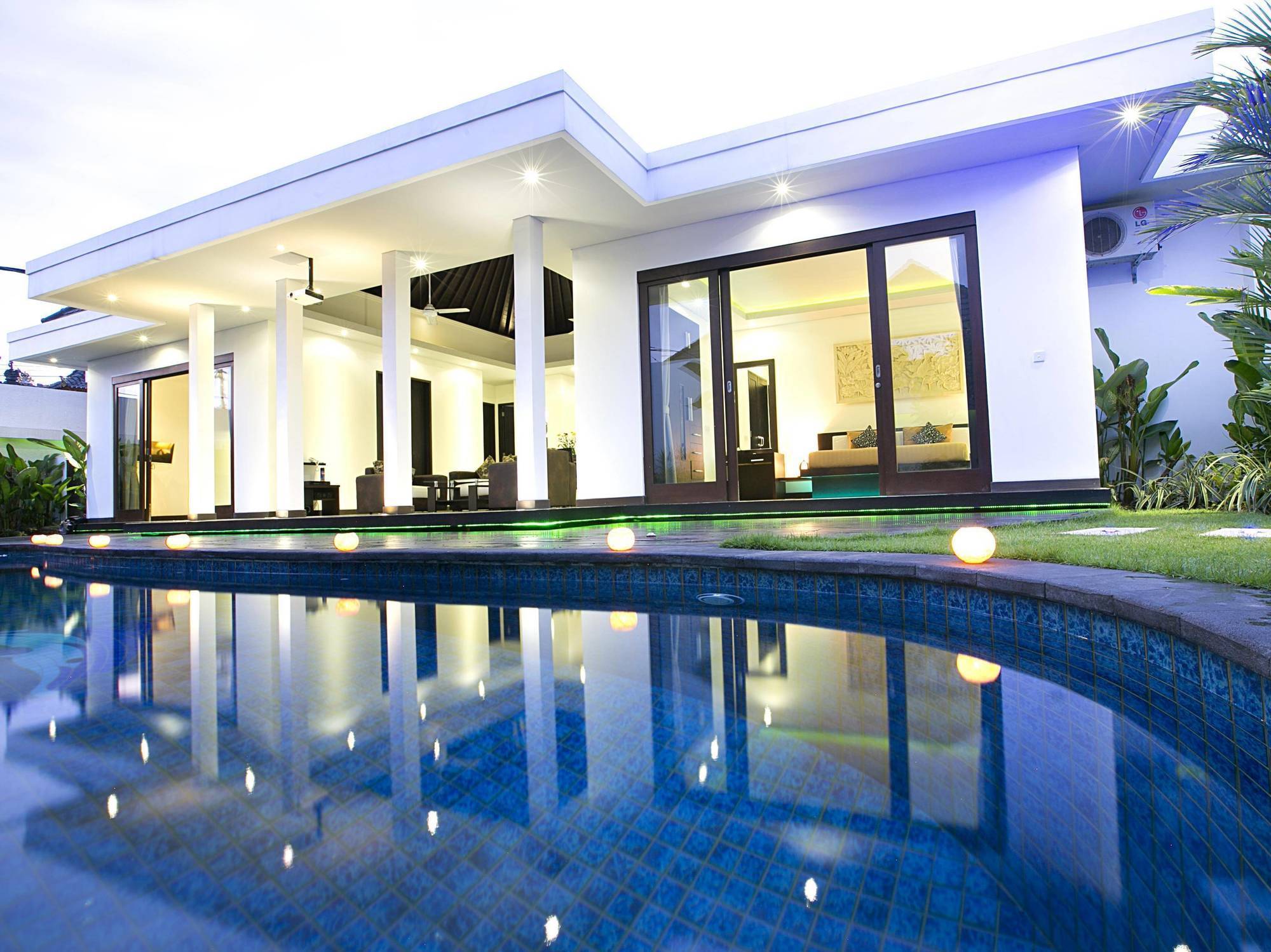 D&G Villas Nusa Dua  Buitenkant foto